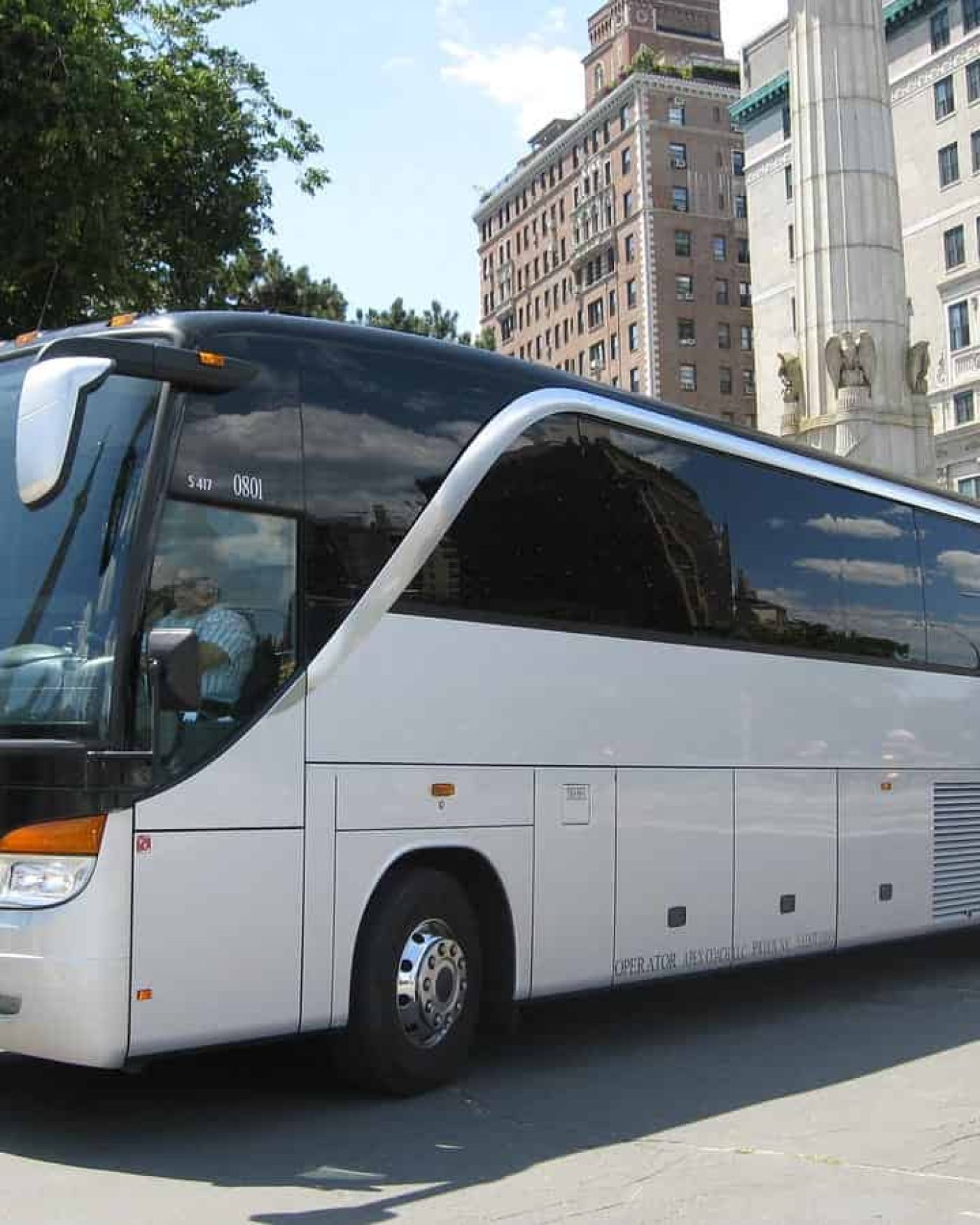 luxury-bus-rental-in-dubai